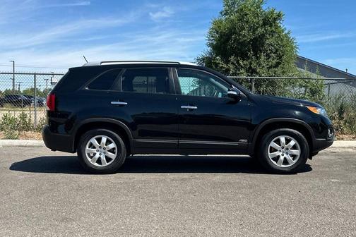 Ebony Black 2013 Kia Sorento LX