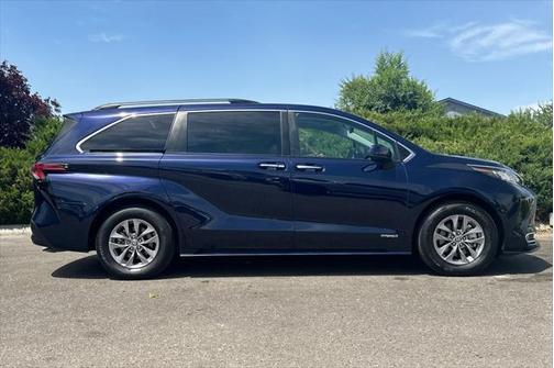 2021 Toyota Sienna XLE 7 Passenger