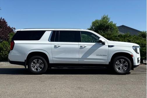 2023 GMC Yukon XL SLE