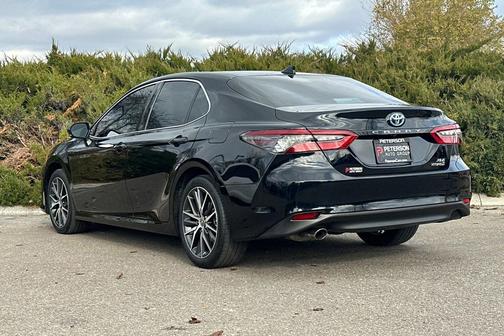 2024 Toyota Camry Hybrid XLE