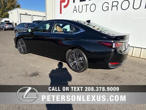 2023 Lexus ES 250 Base