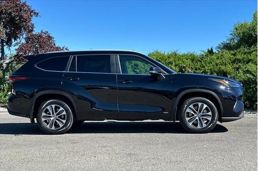 2024 Toyota Highlander Hybrid XLE