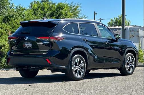 2024 Toyota Highlander Hybrid XLE