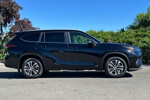 2024 Toyota Highlander Hybrid XLE
