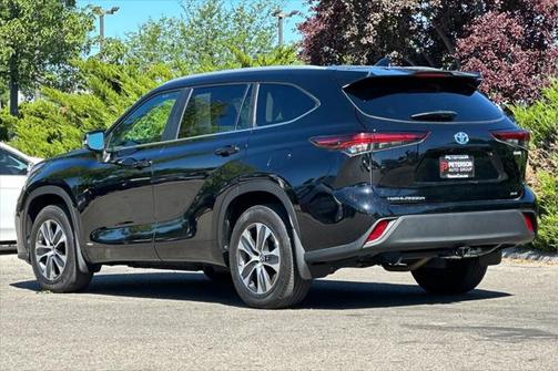 2024 Toyota Highlander Hybrid XLE