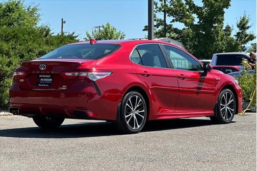 2020 Toyota Camry SE