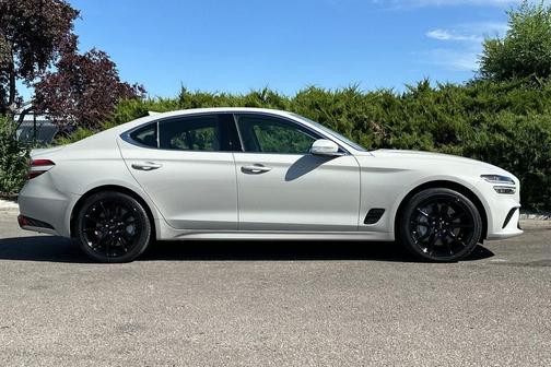 2025 Genesis G70 2.5T RWD