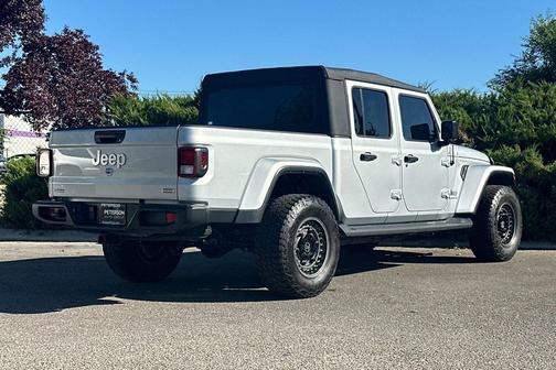 2022 Jeep Gladiator Overland