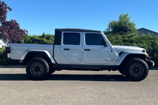 2022 Jeep Gladiator Overland