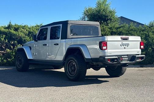 2022 Jeep Gladiator Overland