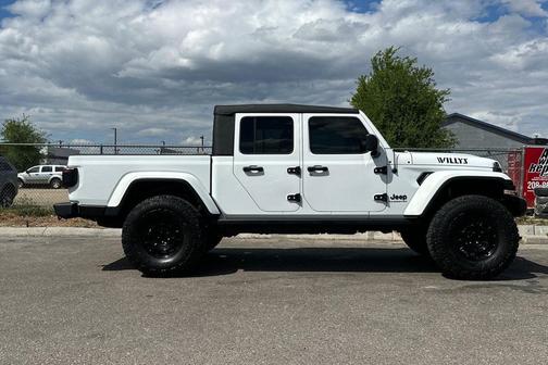 Bright White Clearcoat 2021 Jeep Gladiator Willys 4x4