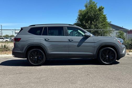 Silver Mist Metallic 2025 Volkswagen Atlas 2.0T SE w/Technology 4MOTION