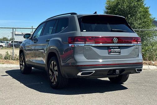 Silver Mist Metallic 2025 Volkswagen Atlas 2.0T SE w/Technology 4MOTION