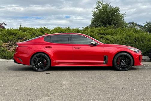 2022 Kia Stinger GT1