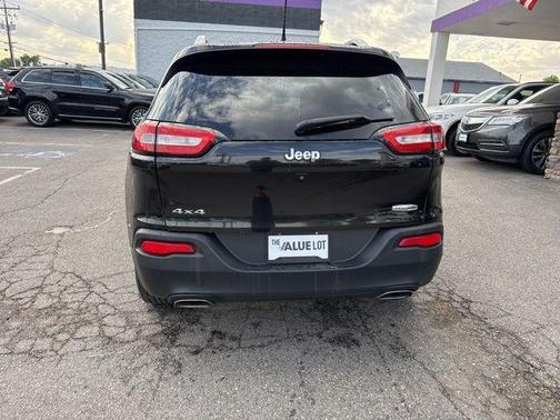 Brilliant Black Crystal Pearlcoat 2015 Jeep Cherokee Latitude