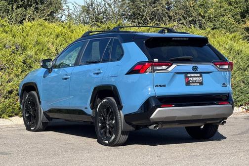 2022 Toyota RAV4 Hybrid SE