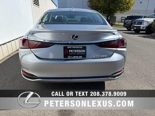 2025 Lexus ES 300h Luxury