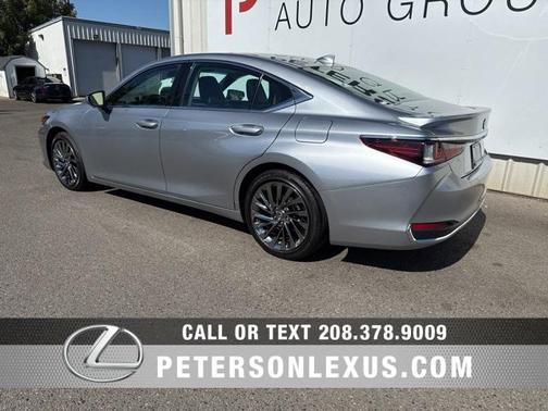 2025 Lexus ES 300h Luxury
