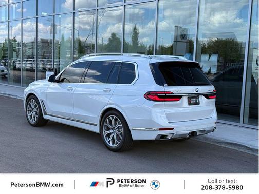Mineral White Metallic 2025 BMW X7 xDrive40i