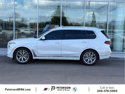 Mineral White Metallic 2025 BMW X7 xDrive40i