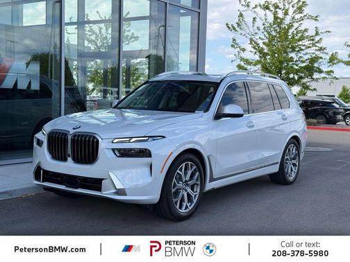 Mineral White Metallic 2025 BMW X7 xDrive40i