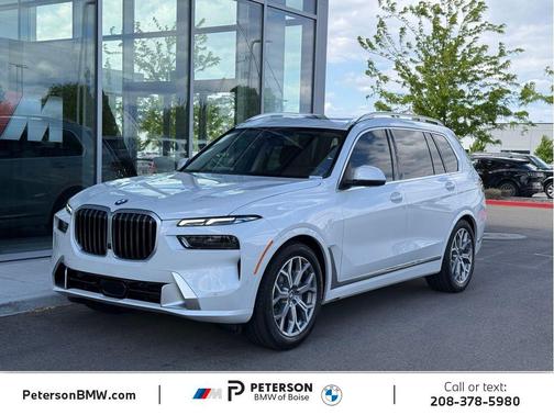 Mineral White Metallic 2025 BMW X7 xDrive40i