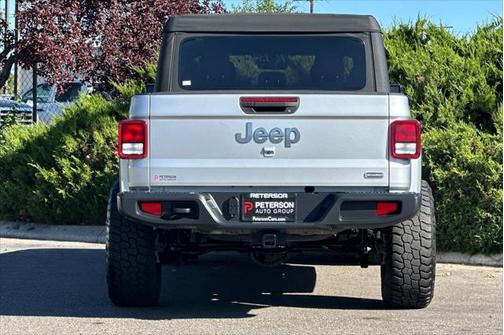 2022 Jeep Gladiator Overland