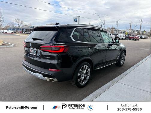 Carbon Black Metallic 2023 BMW X5 xDrive40i