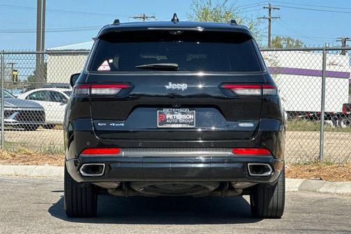 Diamond Black Crystal Pearlcoat 2021 Jeep Grand Cherokee L Overland
