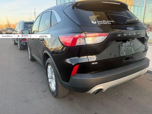 Black Metallic 2022 Ford Escape SE