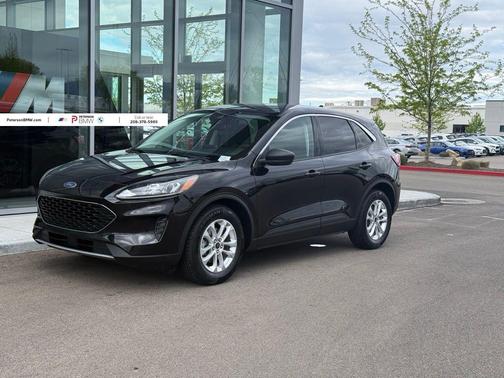 Black Metallic 2022 Ford Escape SE