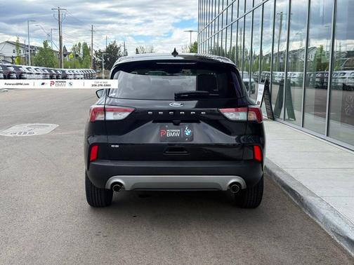Black Metallic 2022 Ford Escape SE