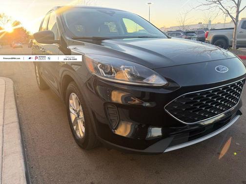 Black Metallic 2022 Ford Escape SE