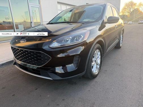 Black Metallic 2022 Ford Escape SE