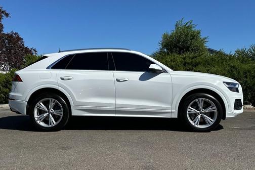 2022 Audi Q8 55 Premium