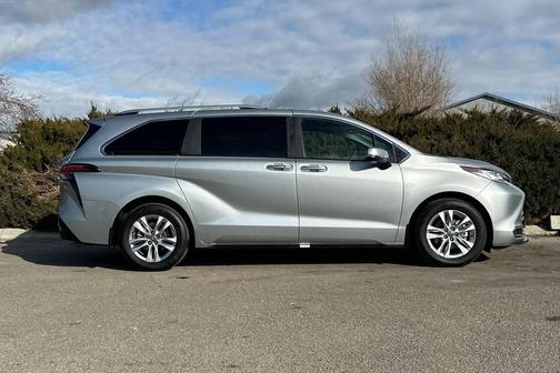 2025 Toyota Sienna Limited