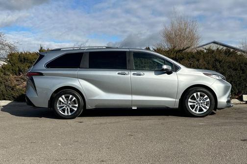 2025 Toyota Sienna Limited