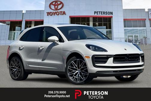 Carrara White Metallic 2025 Porsche Macan Macan