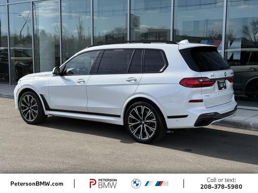 2022 BMW X7 M50i
