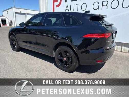 Ultimate Black Metallic 2017 Jaguar F-PACE 35t Prestige