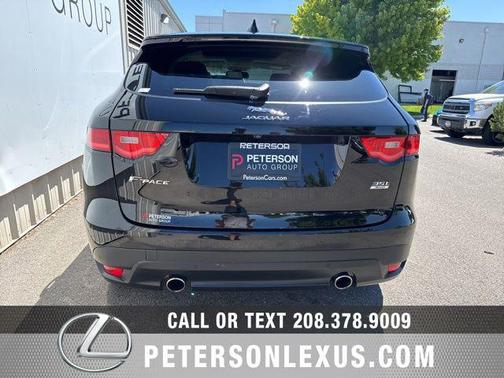 Ultimate Black Metallic 2017 Jaguar F-PACE 35t Prestige
