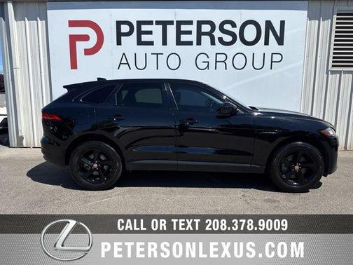 Ultimate Black Metallic 2017 Jaguar F-PACE 35t Prestige