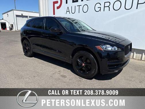 Ultimate Black Metallic 2017 Jaguar F-PACE 35t Prestige