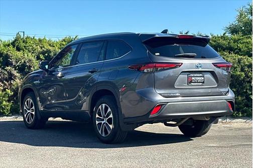 2024 Toyota Highlander Hybrid XLE