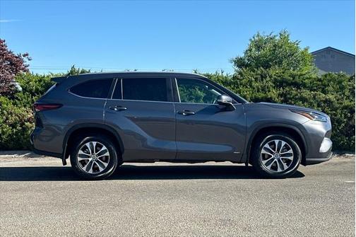 2024 Toyota Highlander Hybrid XLE