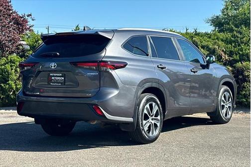 2024 Toyota Highlander Hybrid XLE
