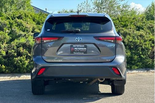 2024 Toyota Highlander Hybrid XLE