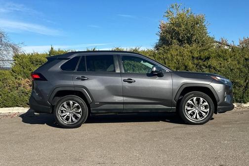 2022 Toyota RAV4 Hybrid XLE Premium