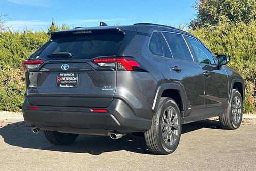 2022 Toyota RAV4 Hybrid XLE Premium