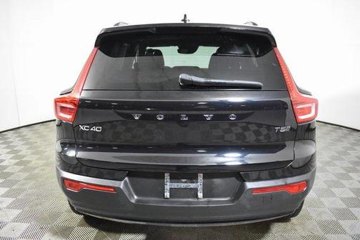2022 Volvo XC40 T5 R-Design